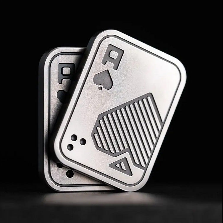 Metal Magnetic Slider Ace Card
Metalowy Magnetyczny Suwak As
A metal magnetic slider fidget toy with an Ace card design, featuring magnetic components.