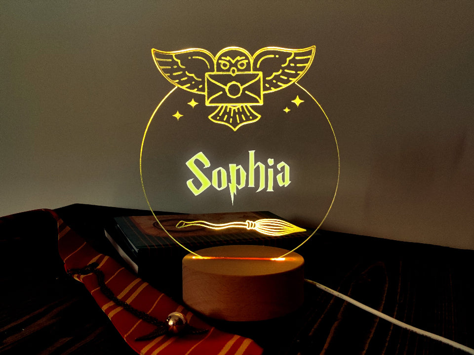 LED lampka nocna w formie sowy, z pilotem, oferująca różne kolory, zasilana kablem lub na baterie.