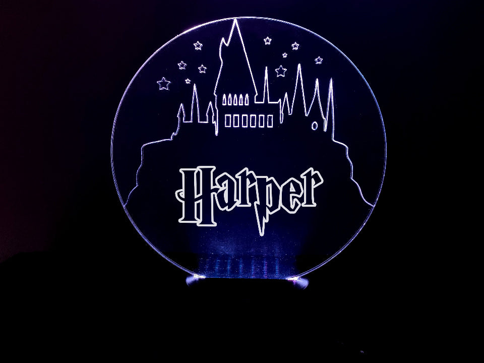 Nocna lampka LED w formie zamku z Harry'ego Pottera, z pilotem, z opcją kolorów, zasilana kablem lub bateriami.