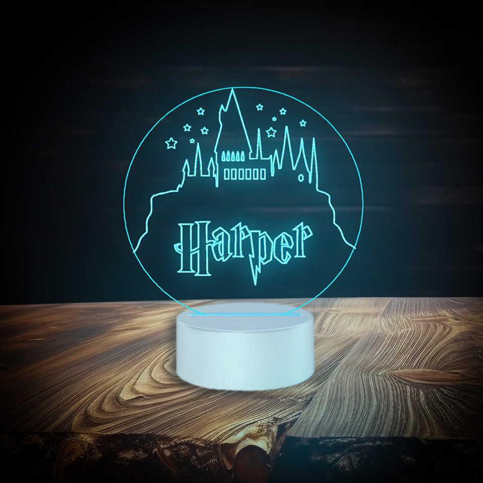 Lampka LED przedstawiająca zamek z Harry'ego Pottera, z pilotem, zmieniająca kolory, zasilana kablem lub na baterie.