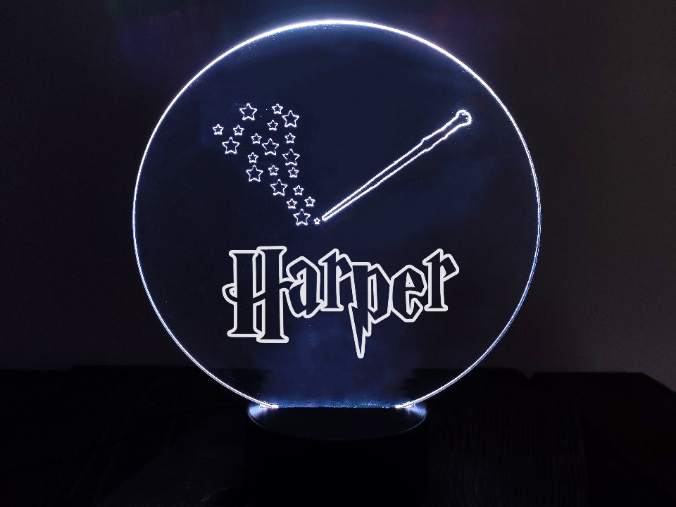 3D LED night lamp, customizable with multicolor options, powered by USB or batteries, includes a remote control.